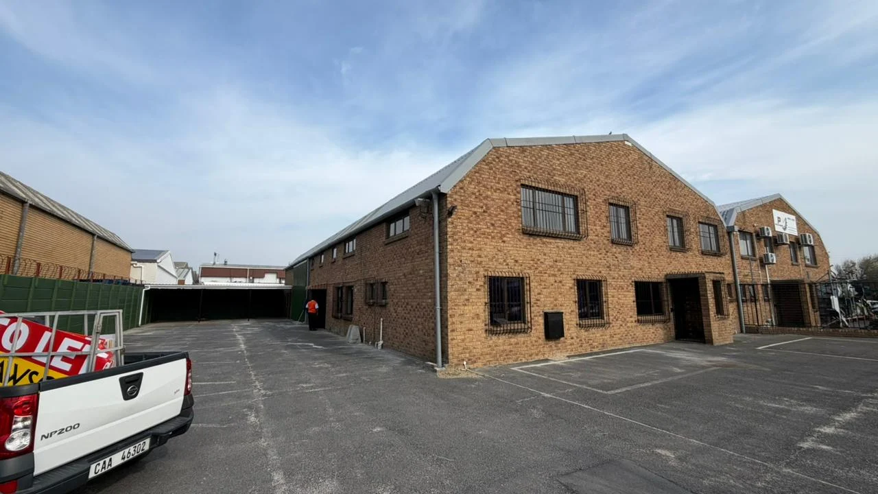 36B Stella Road, Montague Gardens, Milnerton — 629m² Warehouse To Let with PRIVATE YARD in Montague Gardens